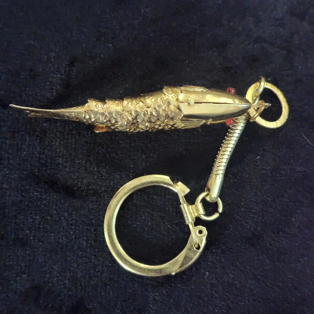 vintage articulated Koi goldtone fish keychain featuring segmented Metal